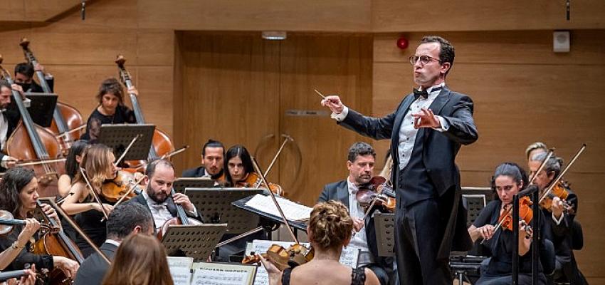 cumhurbaskanligi-senfoni-orkestrasi-2022-2023-konser-sezonu-basliyor.jpg
