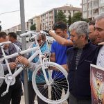 olumlere-beyaz-bisikletle-dikkat-cekildi.jpg