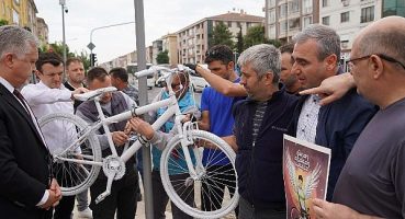 Ölümlere “beyaz bisikletle” dikkat çekildi!