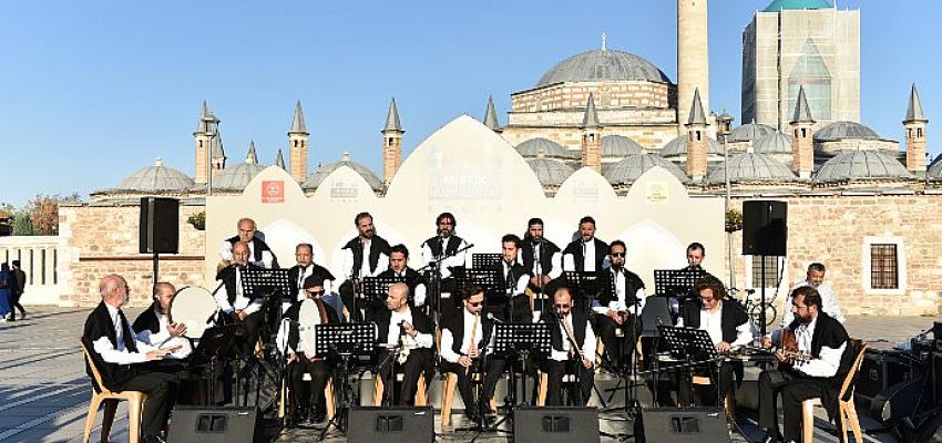 uluslararasi-konya-mistik-muzik-festivalinin-3uncu-gununde-azerbaycandan-teyyub-aslanov-sahnedeydi.jpg