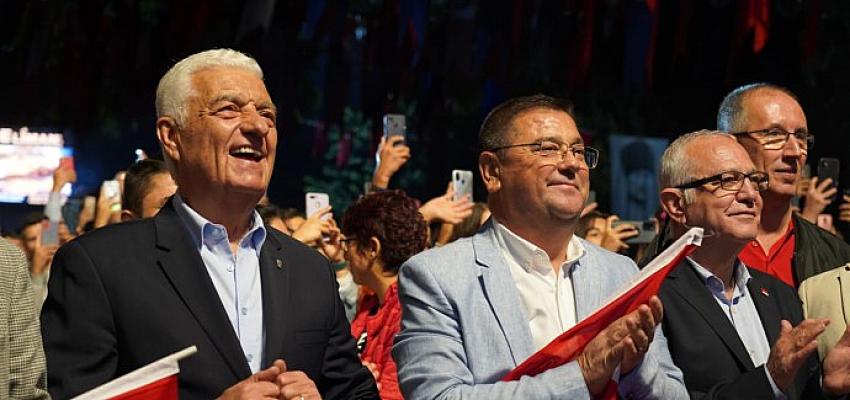 29-ekim-coskusu-milasi-sarip-sarmaladi.jpg