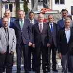 ayvalikli-muhtarlar-cumhuriyet-meydaninda-bulustu.jpg