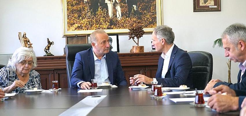 baskan-atabay-kardes-sehir-laubachtan-gelen-misafirleri-karsiladi.jpg