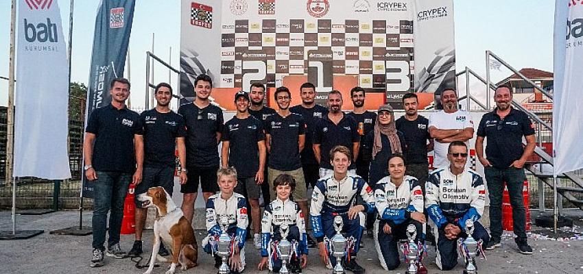 bom-karting-takimi-turkiye-karting-sampiyonasinin-son-ayagina-yaristigi-tum-kategorilerde-lider-cikiyor.jpg