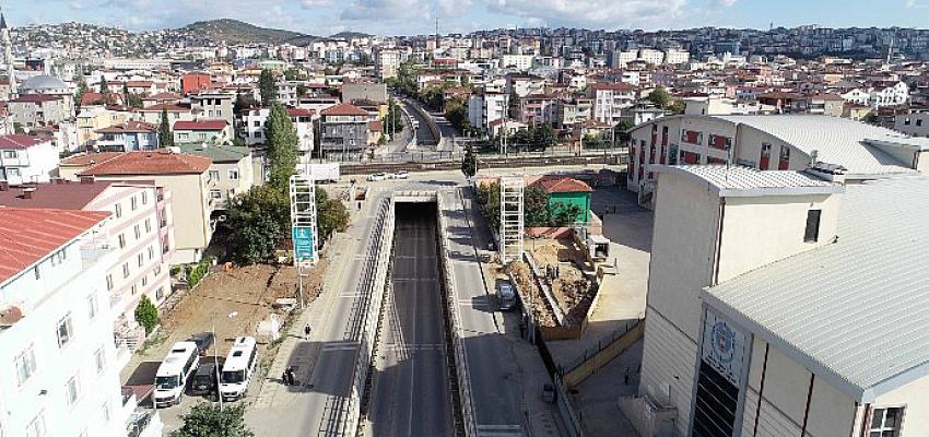 buyuksehir-darica-okul-yolu-caddesinde-yaya-ustgecidi-yapiyor.jpg