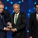 eu-ogrencilerin-kariyer-gelisimini-en-etkin-sekilde-destekleyen-universite-odulunu-alan-ilk-ve-tek-universite-oldu.jpg