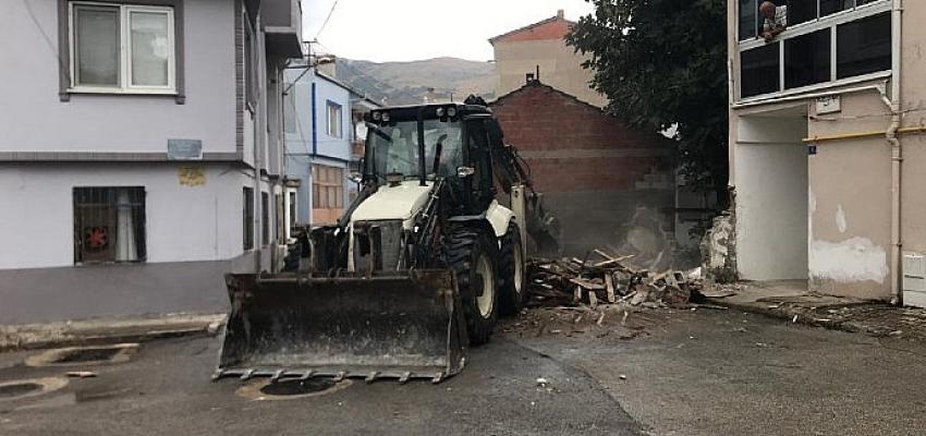 gemlikte-metruk-binalarla-mucadele-devam-ediyor.jpg