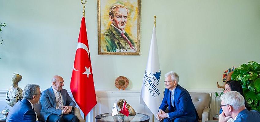 izmir-kabugunu-kiriyor.jpg