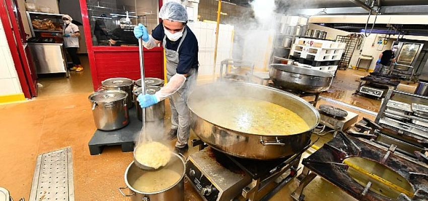 izmirde-universite-ogrencilerine-yemek-destegi-bugun-basliyor.jpg