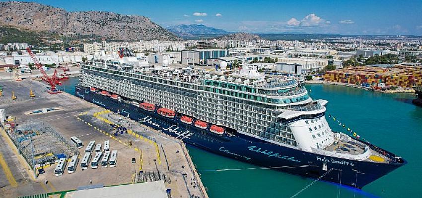 luks-yolcu-gemisi-mein-schiff-6-antalyaya-geldi.jpg