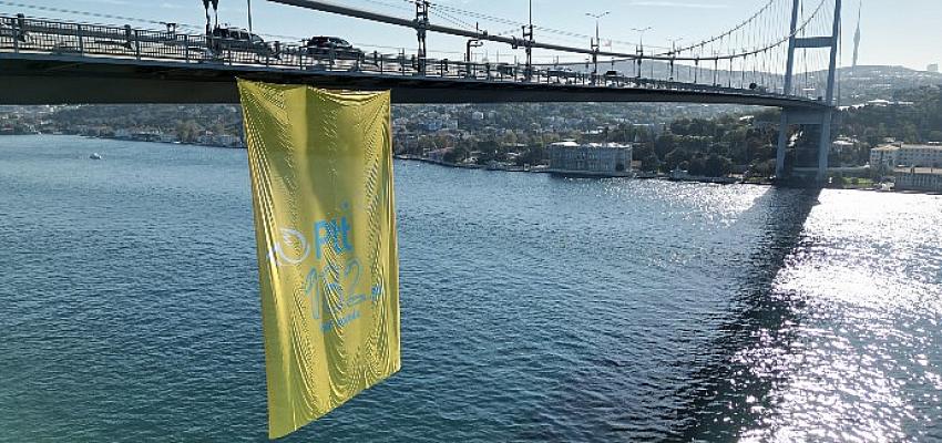 ptt-bayragi-182-yil-donumu-nedeniyle-bogazda-dalgalaniyor.jpg