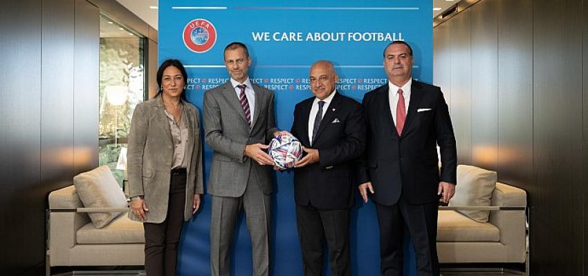 tff-baskani-mehmet-buyukeksiden-aleksander-ceferine-ziyaret.jpg