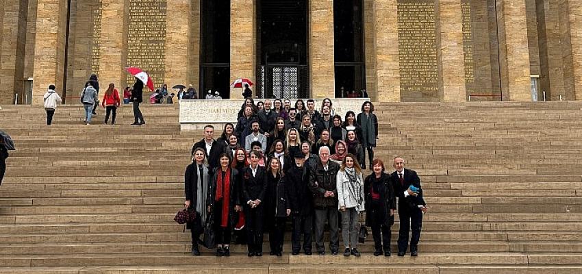 tuhid-heyeti-50-yilinda-anitkabir-ziyareti-gerceklestirdi.jpg