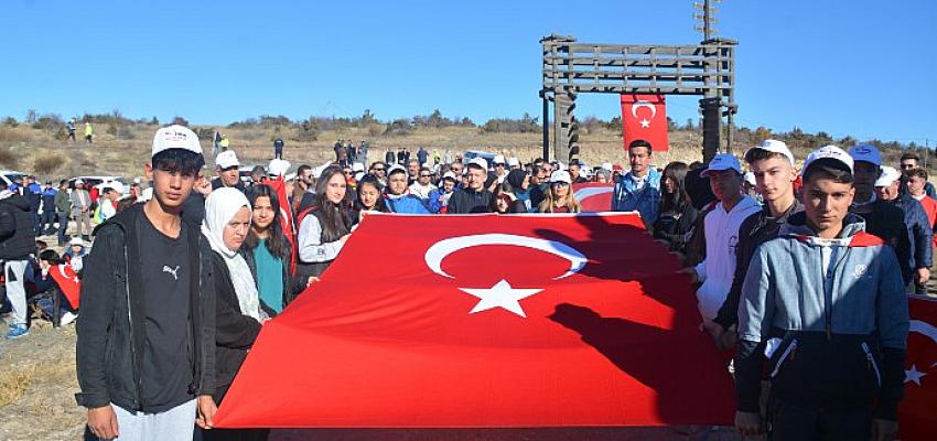 13-istiklal-yolu-etkinlikleri-buyuk-bir-coskuyla-icra-edildi.jpg