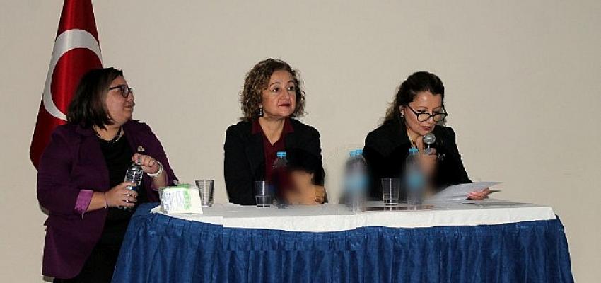 doc-dr-ali-eksi-toplumlari-basariya-ulastiran-kadinlardir.jpg