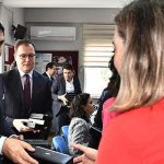 ogretmenleri-ile-ayni-okulda-meslektas-oldular.jpg