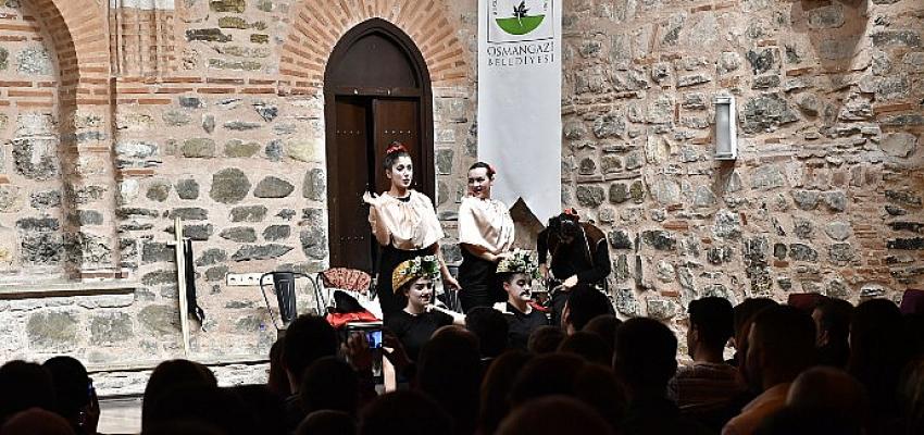 osmangazide-tiyatro-okulu-buyuledi.jpg