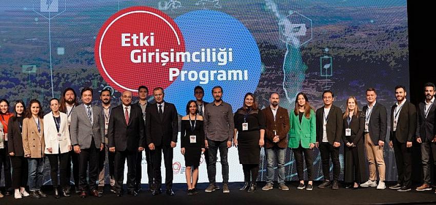 vehbi-koc-vakfi-ve-turkiye-is-bankasinin-etki-girisimciligi-programi-mezunlarini-verdi.jpg