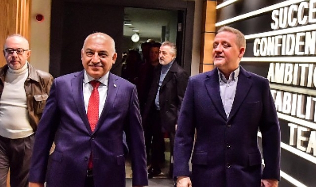 tff-baskani-buyukeksiden-istanbul-basaksehir-futbol-kulubune-ziyaret.jpg