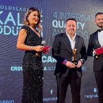 4-uluslararasi-kalite-odullerinde-unal-memic-yilin-yardimsever-is-adami-odulune-layik-goruldu.jpg