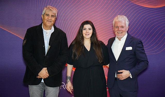 rolls-royce-motor-cars-istanbul-rekor-sonuclarini-kutladi.jpg