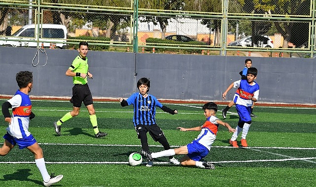 yenisehir-belediyesi-geleneksel-u12-futbol-turnuvasi-basladi.jpg