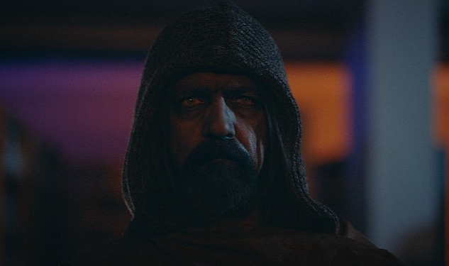 biaz-kara-iyenin-laneti-icin-hollywood-tarzi-makyaj-yapildi.jpg