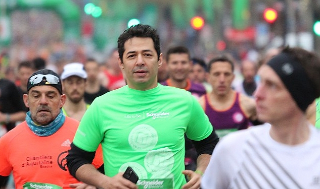 mert-firat-schneider-electric-paris-maratonunda-depremzedeler-icin-kostu.jpg