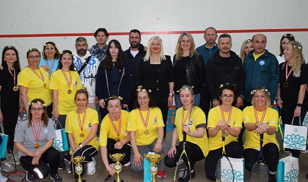 anneler-squash-turnuvasinda-bulustu.jpg