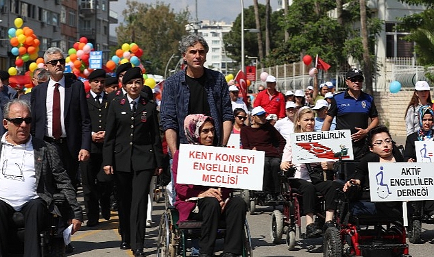 antalya-caddelerinde-enfest-coskusu.jpg