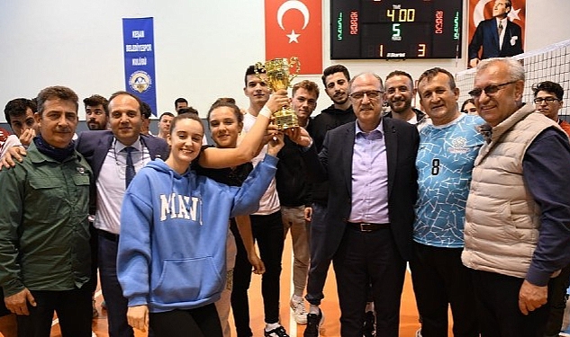 trakya-cup-voleybol-turnuvasinin-sampiyonu-malkaraspor.jpg