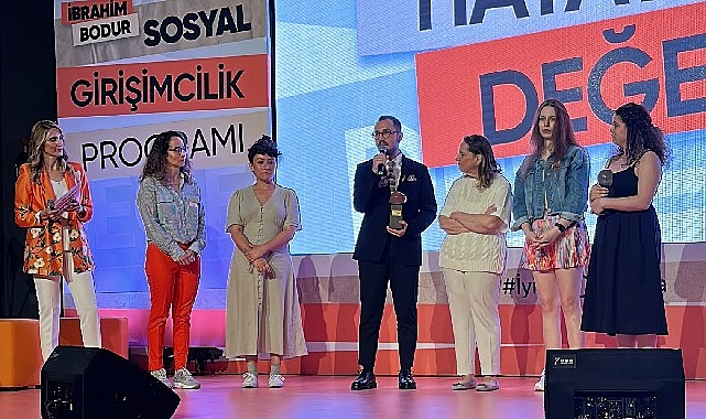 afet-dayanismasi-mentorluk-programina-is-birligi-odulu.jpg