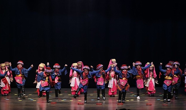 aydin-buyuksehir-belediyesi-egitimde-oncu-rol-oynayan-cocuk-gelisim-merkezleriyle-minik-mezunlarini-gururla-ugurladi.jpg