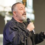 cem-yilmaz-yby-woods-genclik-festivalinde-hem-sanata-hem-kahkahalara-doyurdu.jpg