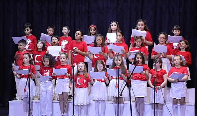 gemlik-belediyesi-cocuk-korosu-izleyenleri-buyuledi.jpg