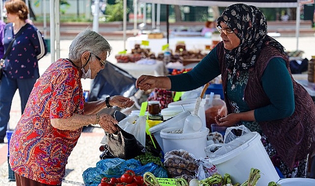 karsiyakada-atalik-tohumlarin-mahsulleri-tezgahlari-susledi.jpg