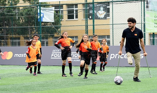 mastercard-ve-uefa-foundation-for-children-futbol-sevincini-deprem-bolgesindeki-cocuklara-geri-vermek-icin-guclerini-birlestiriyor.jpg