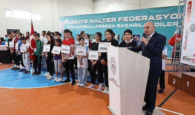 minikler-turkiye-halter-sampiyonasi-keciorende-duzenleniyor.jpg