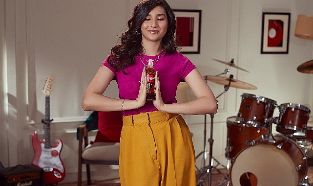 coke-studionun-yeni-sezonunda-bir-araya-geldi.jpg