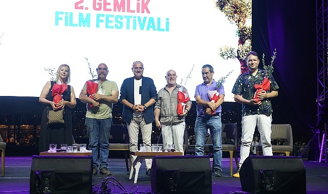 dizi-ve-sinema-dunyasinda-kadinin-yeri-tartisildi.jpg