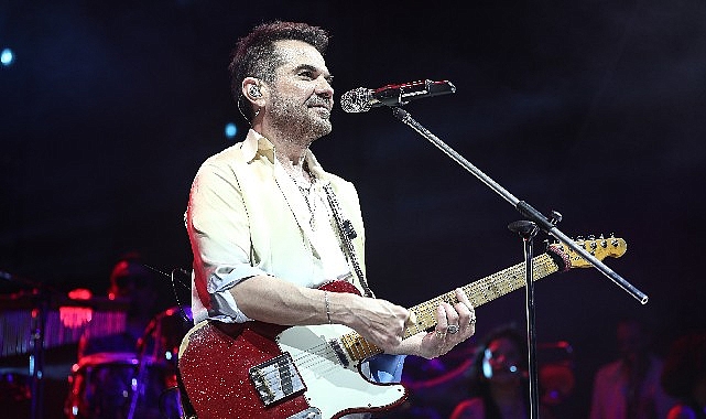 kenan-dogulu-caresse-bodrumda-yeniden-sevenleriyle-bulustu.jpg