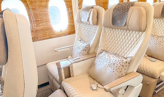 emirates-premium-economy-ilk-hizmet-yilinda-kabin-sinifinin-ayricaliklarini-deneyip-keyfini-cikaran-160-000den-fazla-yolcuyla-goz-kamastirdi.jpg