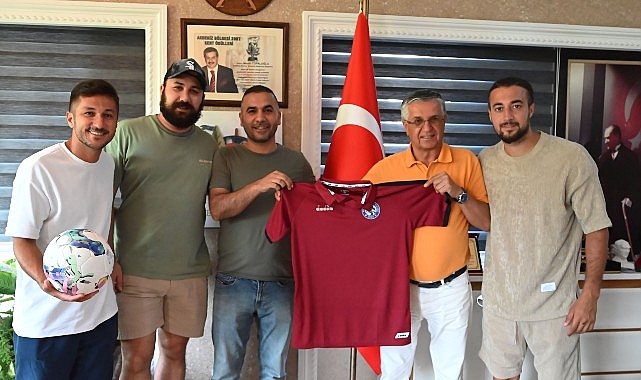 kemer-belediyesinden-ilcenin-futbol-takimlarina-malzeme-destegi.jpg