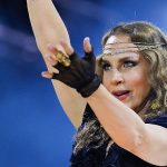 sertab-erener-turkcell-vadi-sahnesinde-verdigi-konserle-tum-dinleyicileri-buyuledi.jpg