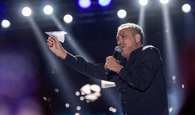 92-izmir-enternasyonal-fuarinda-finali-haluk-levent-yapti.jpg