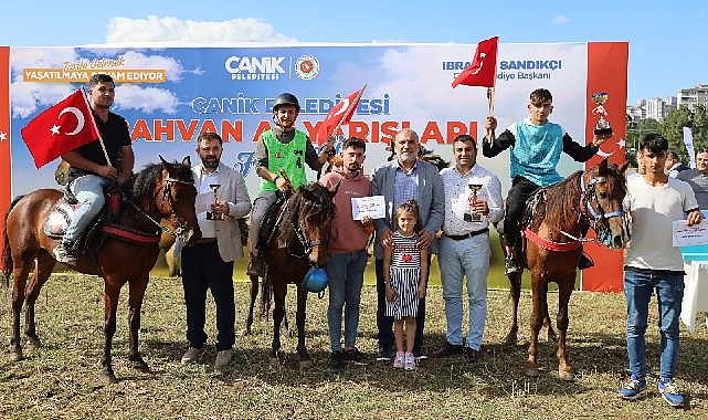 canik-atlari-dort-nala-kostu.jpg