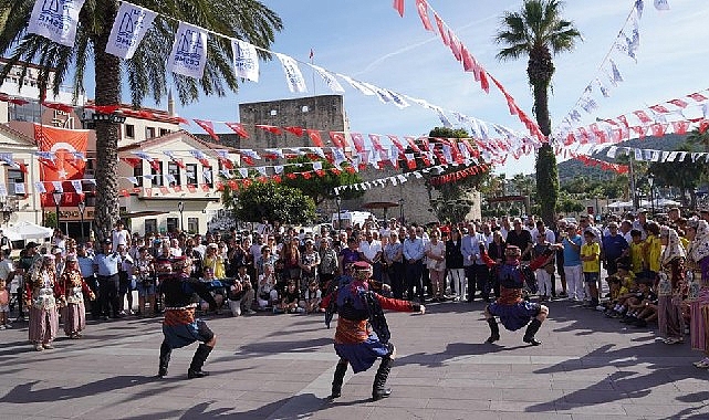 cesme-festivali-akdeniz-temasiyla-buyuk-bir-coskuyla-basladi.jpg