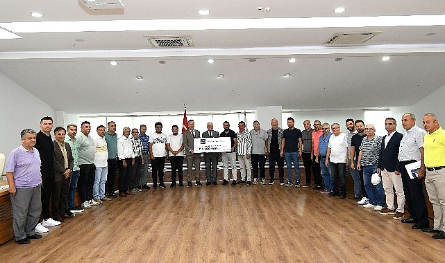 karabaglar-belediyesinden-amator-spor-kuluplerine-buyuk-destek.jpg