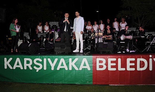 karsiyakalilar-acik-havada-muzik-soleni-yasadi.jpg