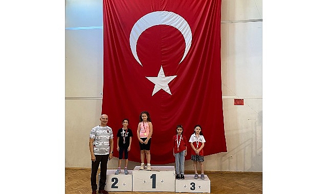 badmintonda-bayrakli-farki.jpg